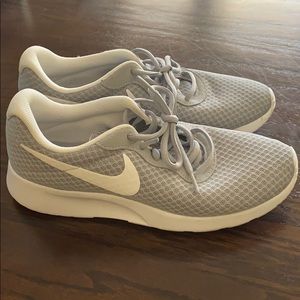 SOLD Women’s Nike sneakers
